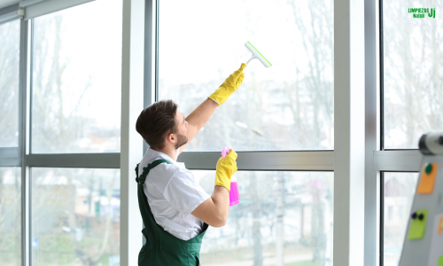 Limpieza de Cristales en Granada - Limpiezas JJ Natoli