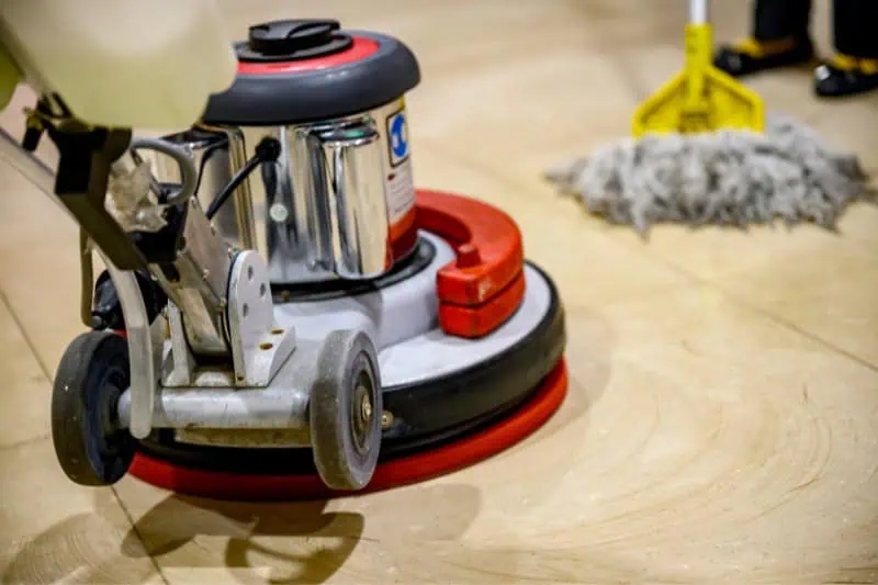 Mantenimiento periódico de suelos en Granada - Limpiezas JJ Natoli